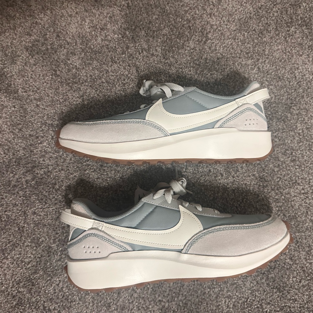 Women Nike Waffle Debut size 9